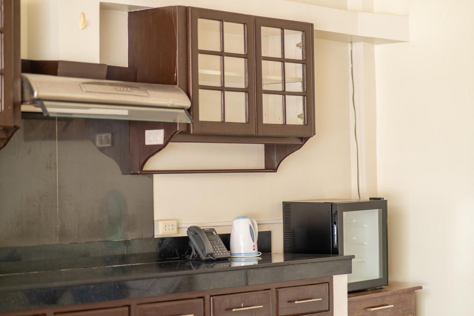 Costa Palawan Resort Пуэрто-Принцеса Экстерьер фото